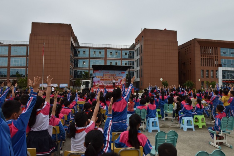 碧江区2021年“我们的中国梦-文化进万家”“学党史 颂党恩 跟党走 践初心”戏曲进乡村校园文艺