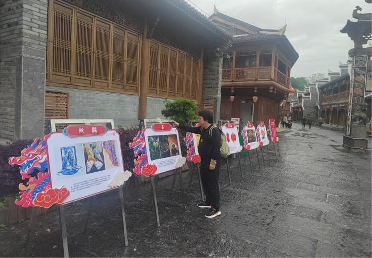 碧江区文化馆举办铸牢中华民族共同体意识中国传统文化印记·符号图片展